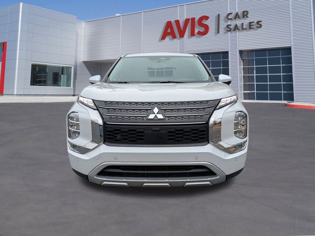Thumbnail: 2024 Mitsubishi Outlander - 2