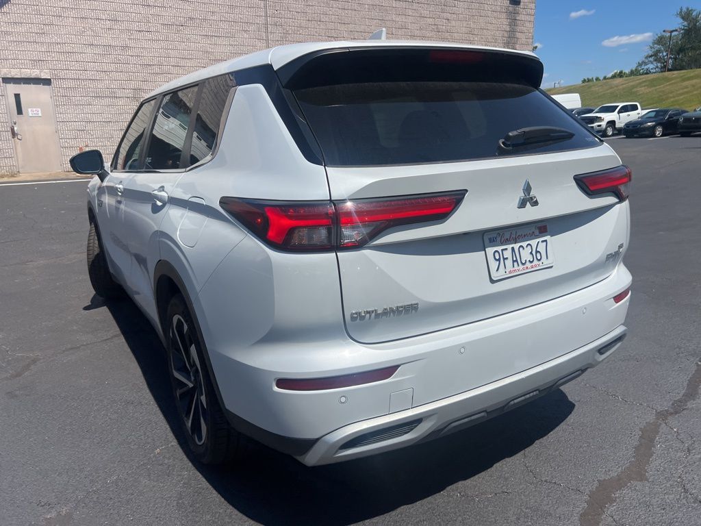 Thumbnail: 2023 Mitsubishi Outlander - 10