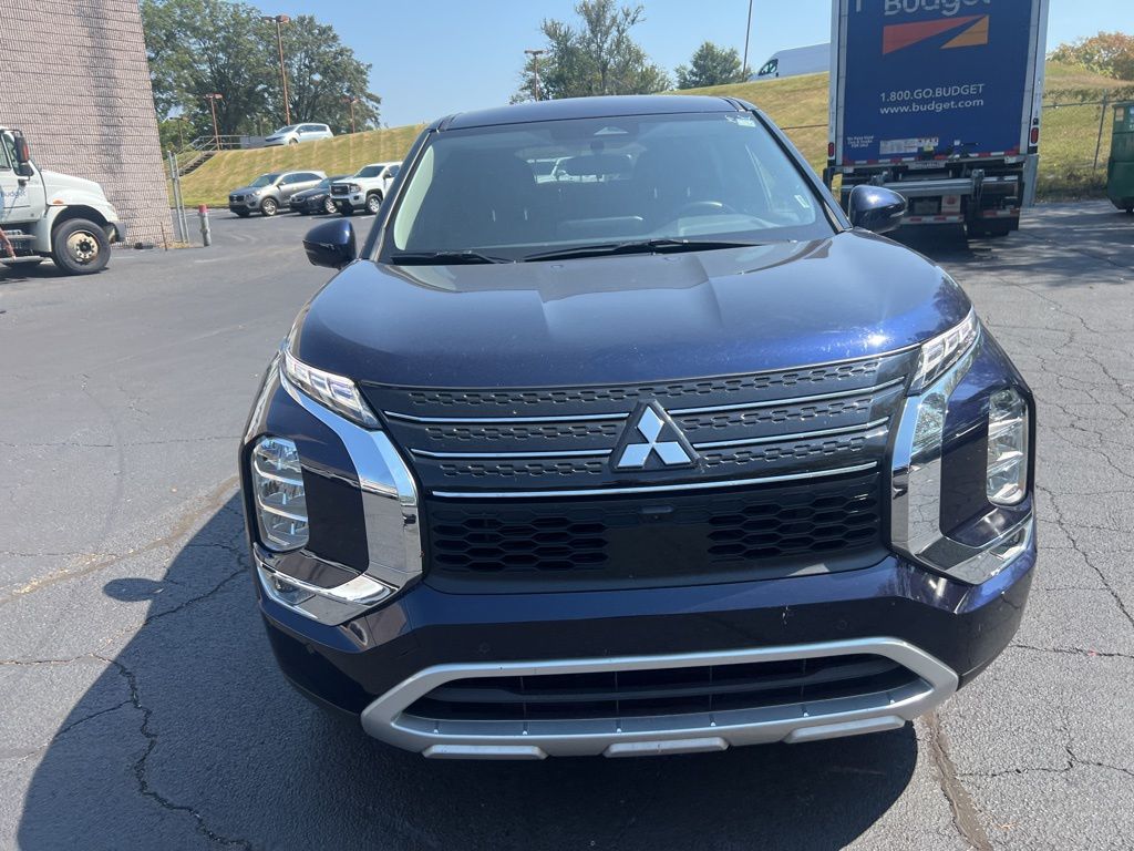 Thumbnail: 2024 Mitsubishi Outlander - 2