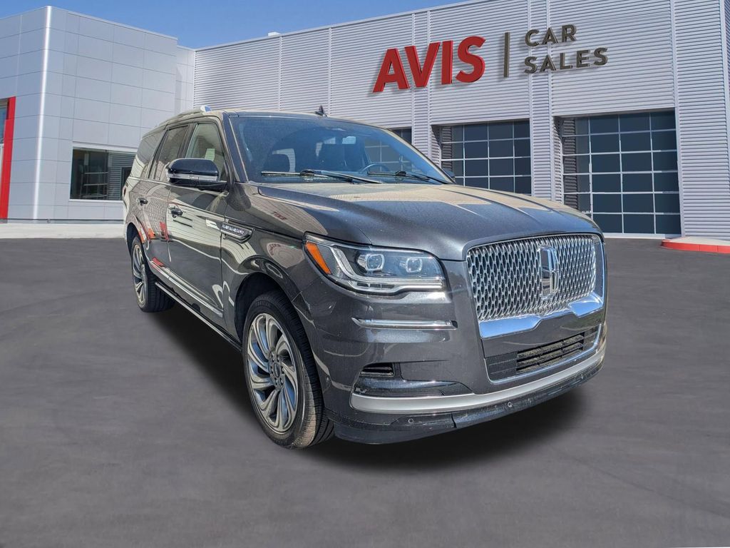 Thumbnail: 2023 Lincoln Navigator - 3