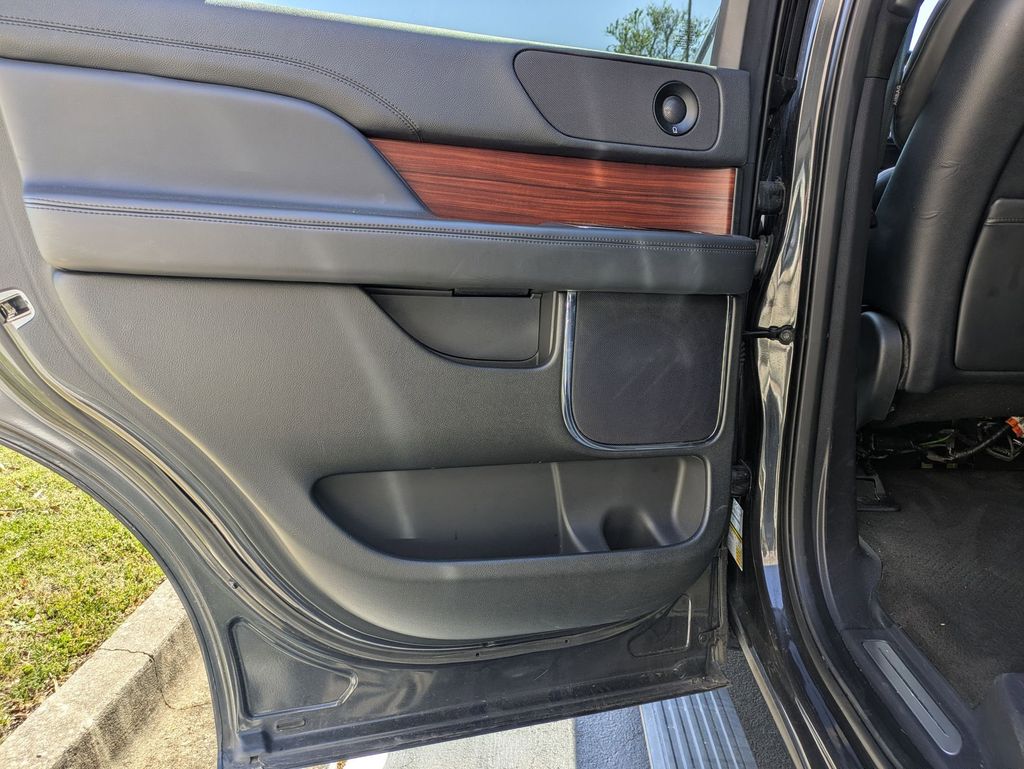 Thumbnail: 2023 Lincoln Navigator - 26