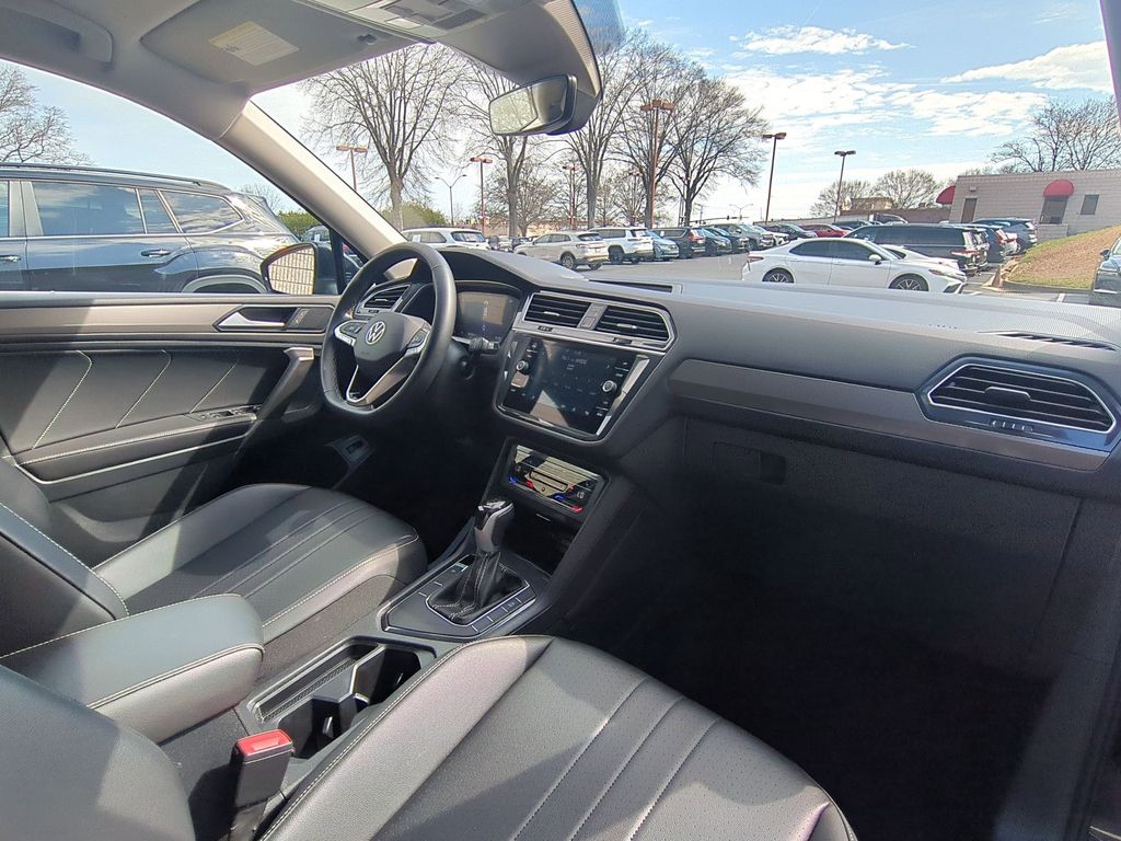 Thumbnail: 2024 Volkswagen Tiguan - 32