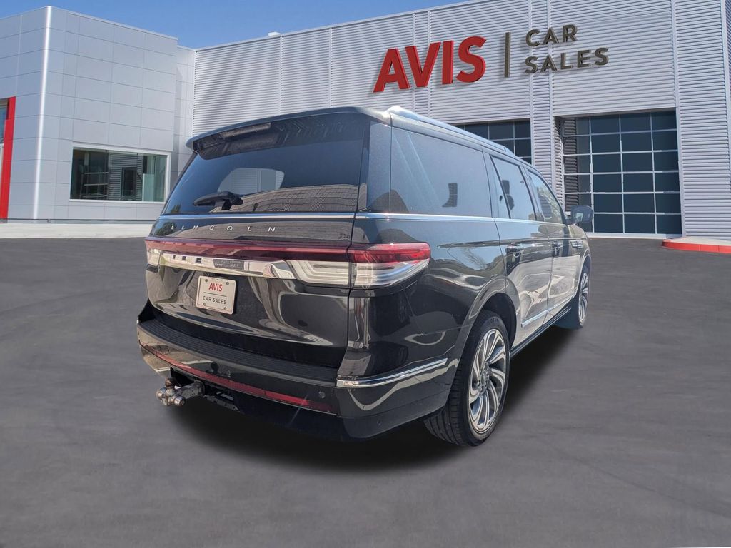 Thumbnail: 2023 Lincoln Navigator - 6