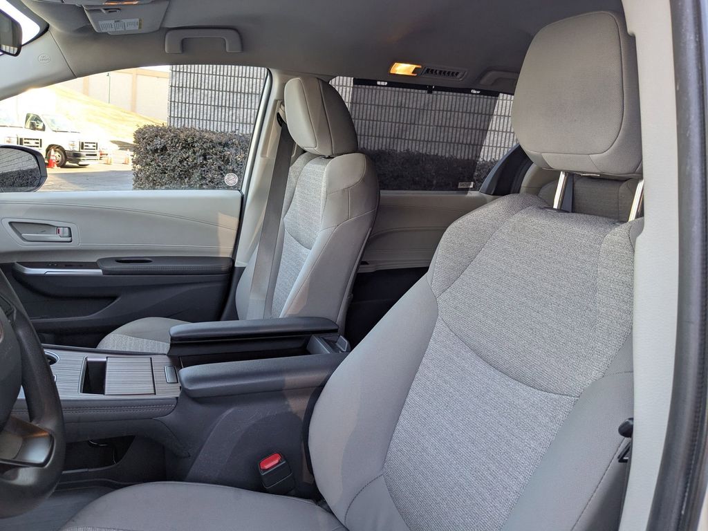 Thumbnail: 2024 Toyota Sienna - 21