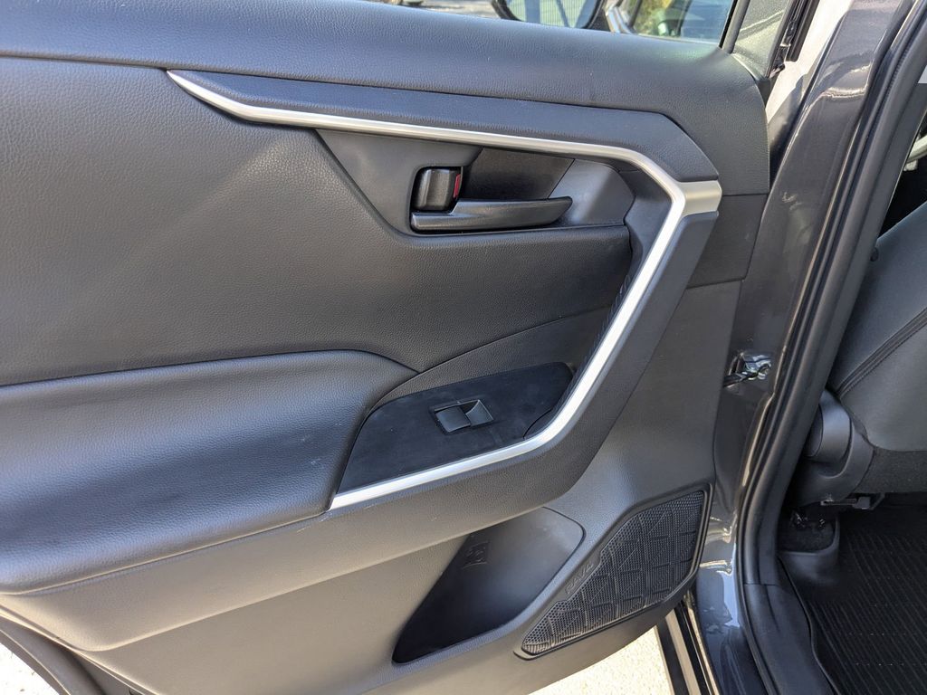 Thumbnail: 2025 Toyota RAV4 - 25