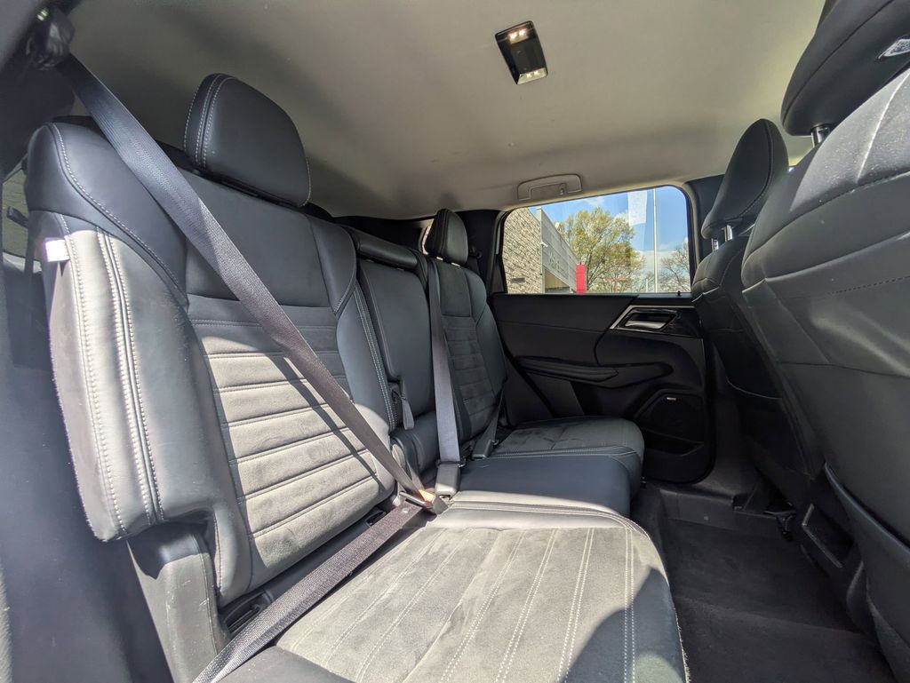 Thumbnail: 2025 Mitsubishi Outlander - 30