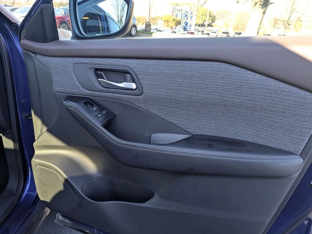 Thumbnail: 2023 Nissan Rogue - 31