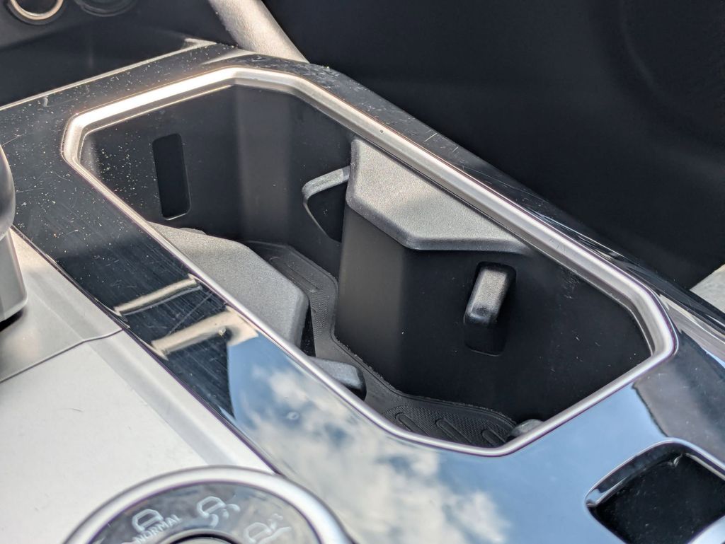 Thumbnail: 2025 Mitsubishi Outlander - 18