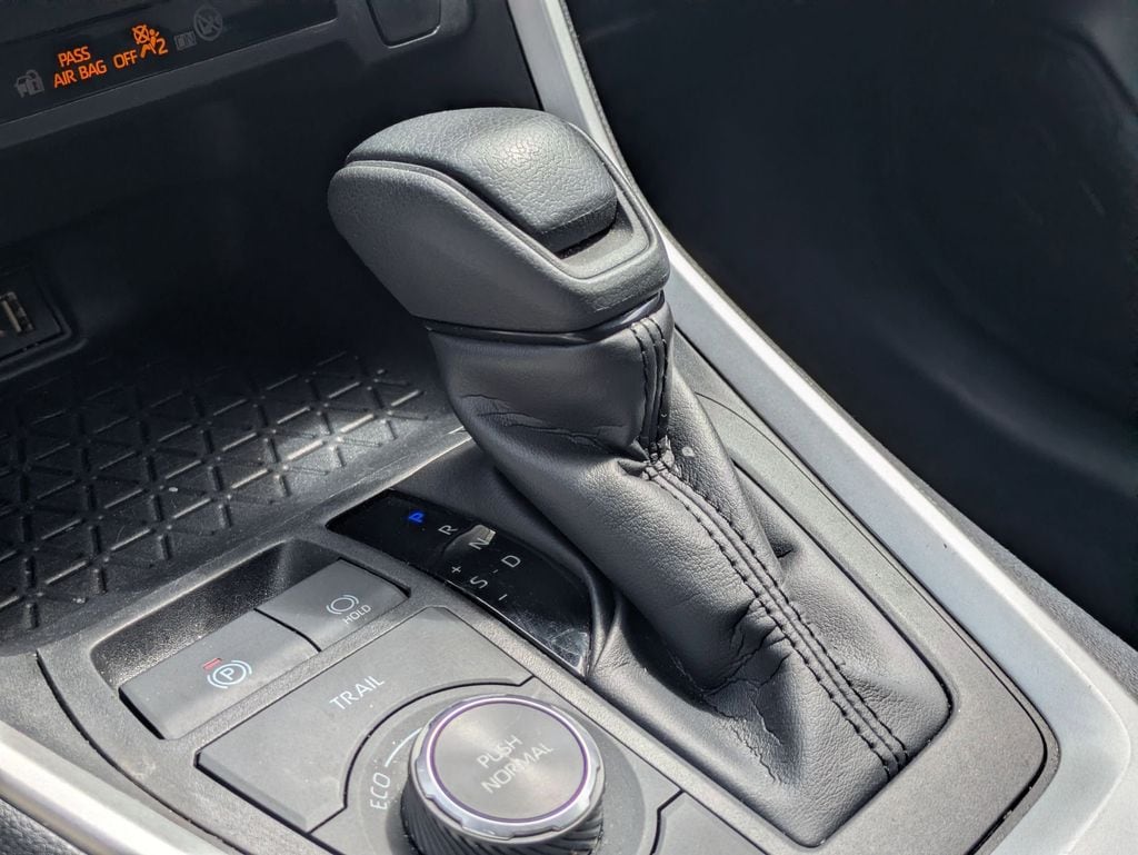 Thumbnail: 2025 Toyota RAV4 - 18