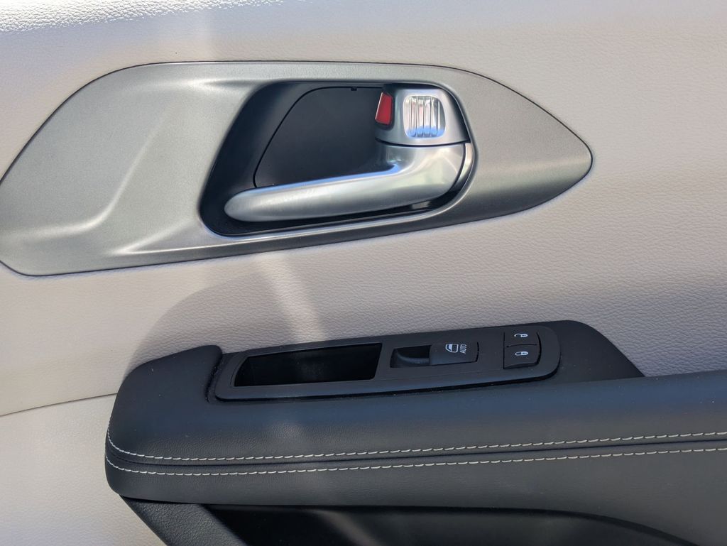 Thumbnail: 2024 Chrysler Pacifica - 33