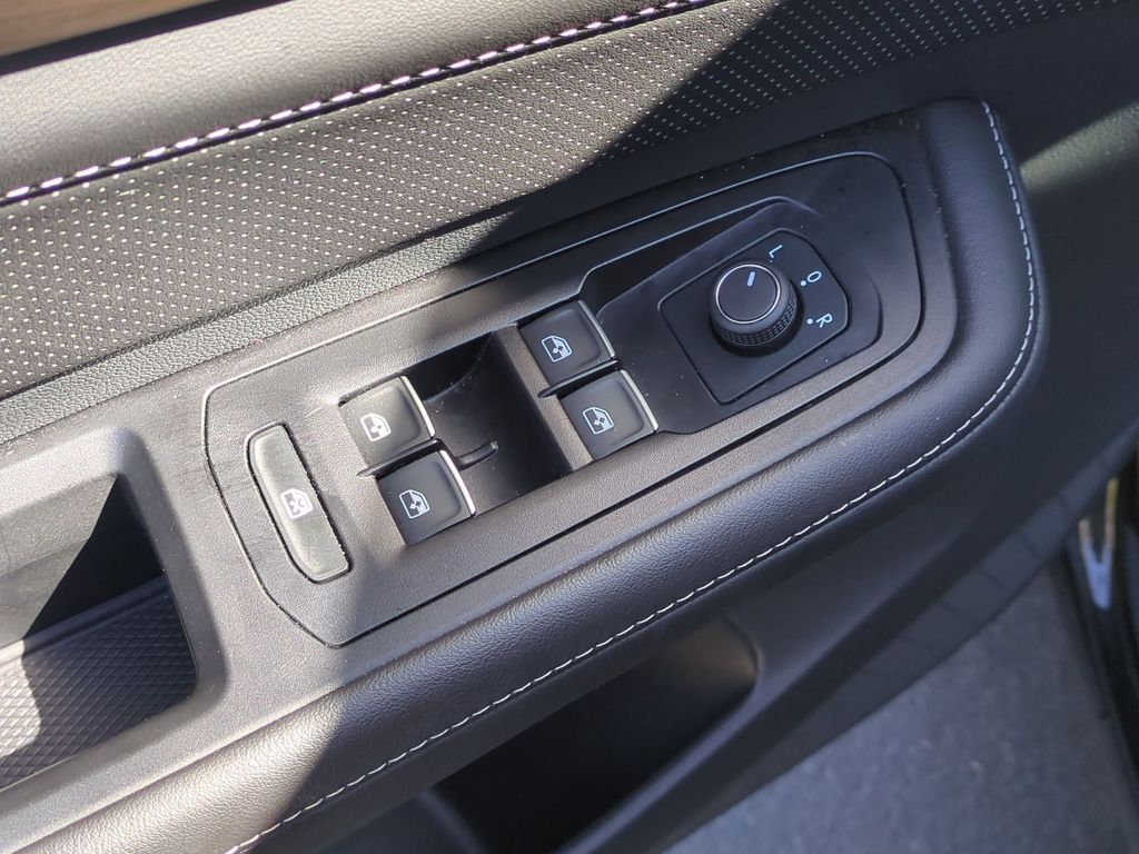 Thumbnail: 2025 Volkswagen Atlas - 13