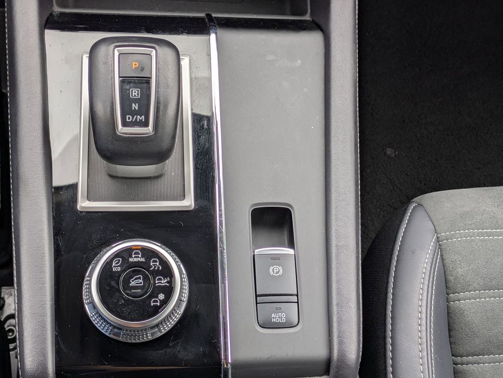 Thumbnail: 2024 Mitsubishi Outlander - 19