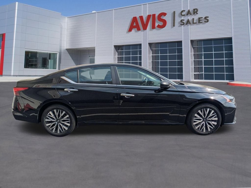 Thumbnail: 2025 Nissan Altima - 5