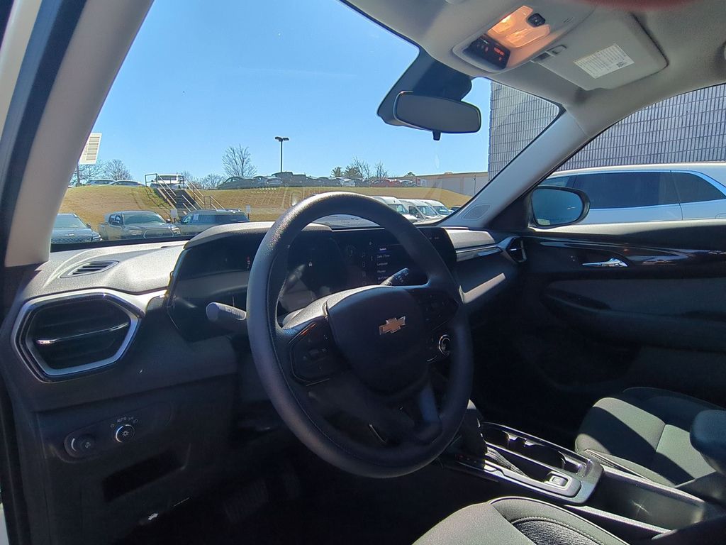 Thumbnail: 2025 Chevrolet TrailBlazer - 15