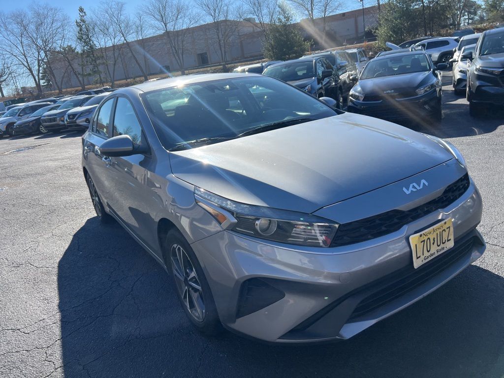 Thumbnail: 2024 Kia Forte - 3