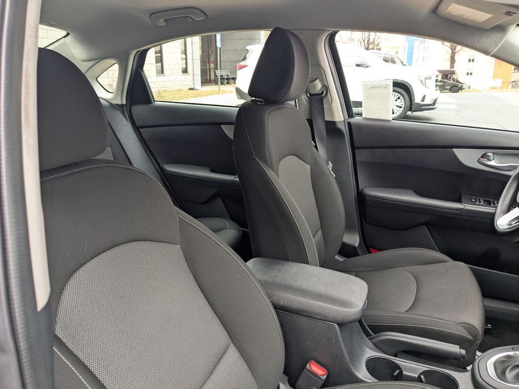 Thumbnail: 2024 Kia Forte - 29