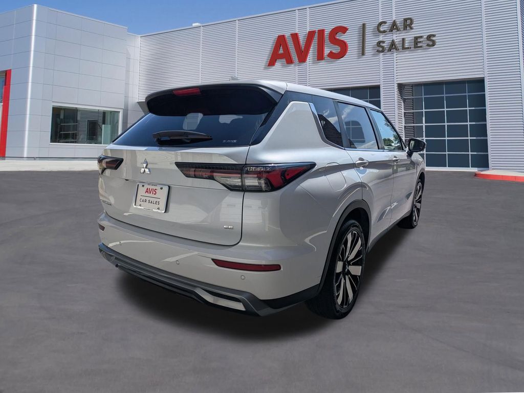 Thumbnail: 2025 Mitsubishi Outlander - 6