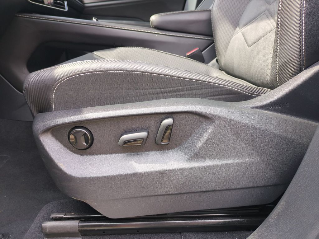 2025 Volkswagen Atlas Cross Sport SE w/Tech - Photo 11