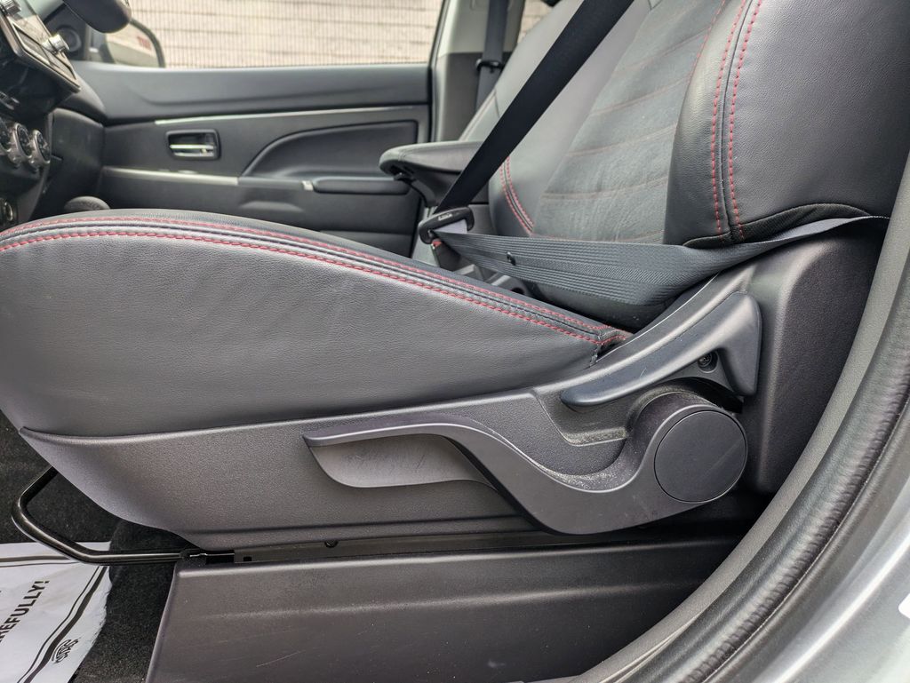 Thumbnail: 2025 Mitsubishi Outlander Sport - 13