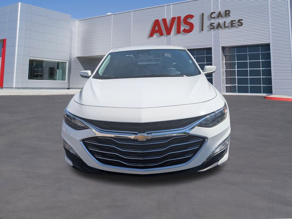 2024 Chevrolet Malibu 1LT photo 2