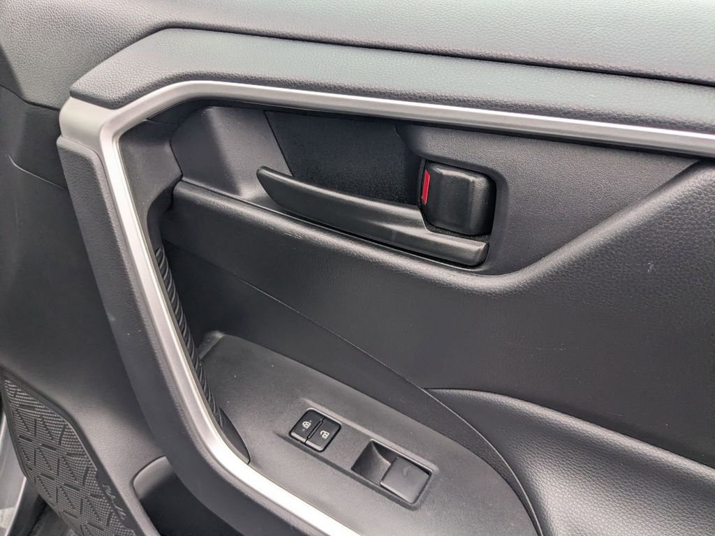 Thumbnail: 2024 Toyota RAV4 - 32