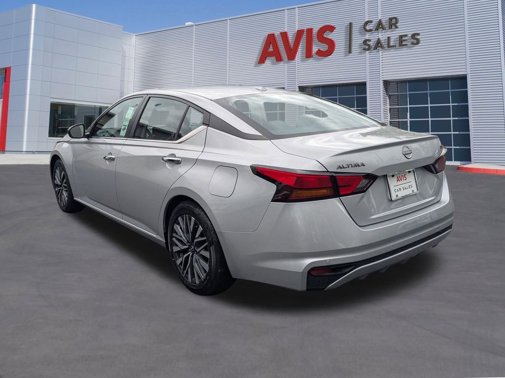 Thumbnail: 2024 Nissan Altima - 9