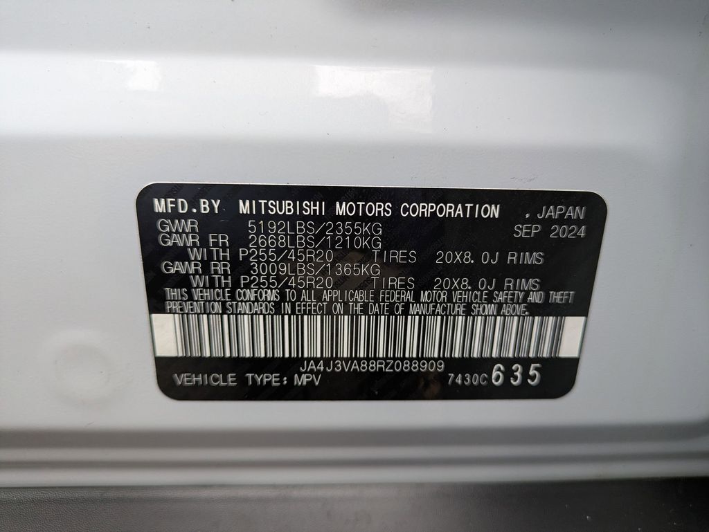 Thumbnail: 2024 Mitsubishi Outlander - 32