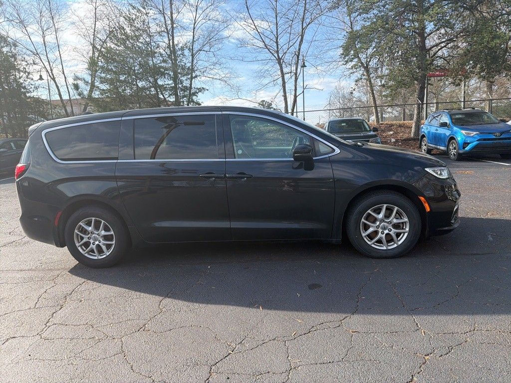 Thumbnail: 2023 Chrysler Pacifica - 4