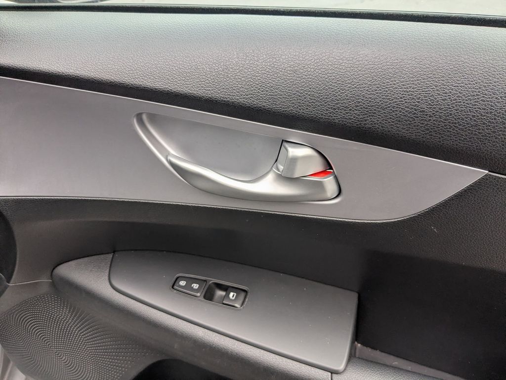 Thumbnail: 2024 Kia Forte - 32