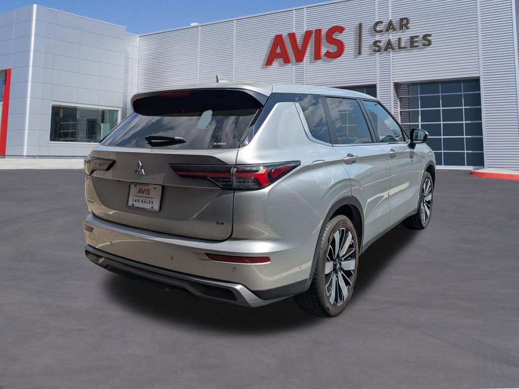 Thumbnail: 2025 Mitsubishi Outlander - 6