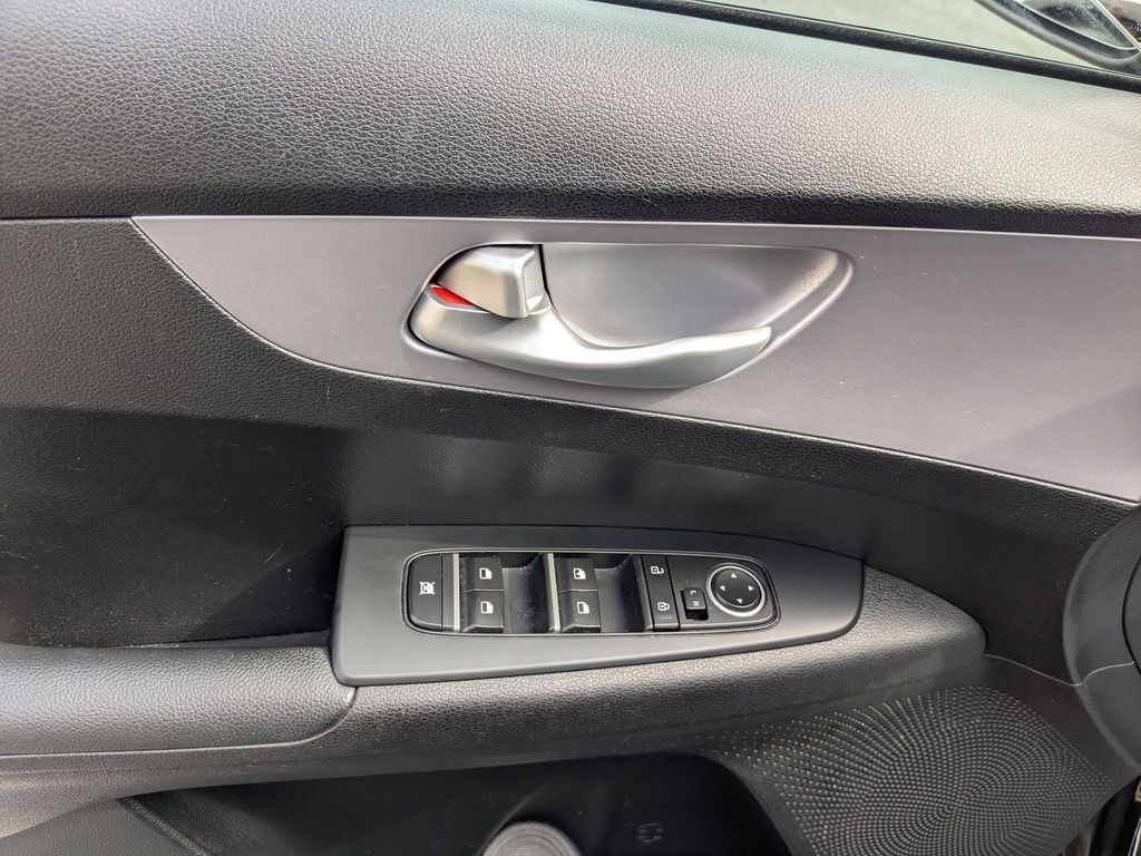 Thumbnail: 2024 Kia Forte - 22