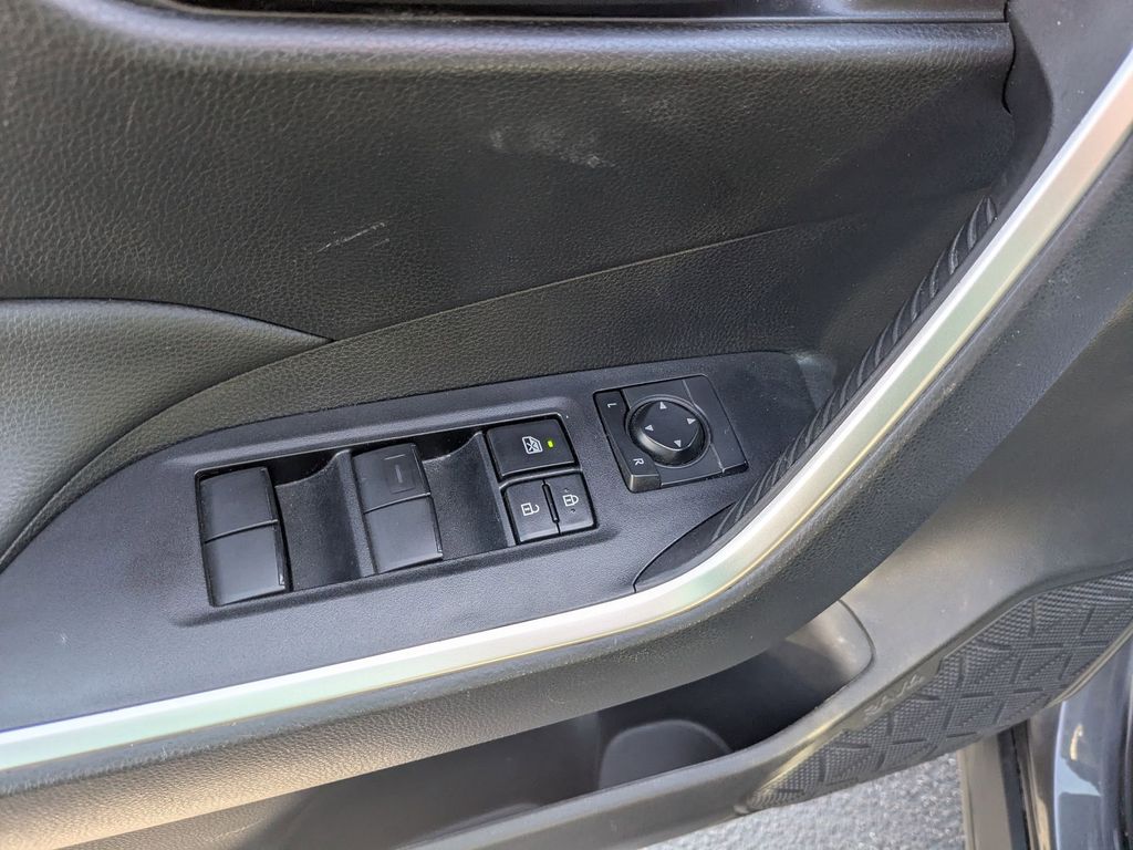 Thumbnail: 2024 Toyota RAV4 - 22