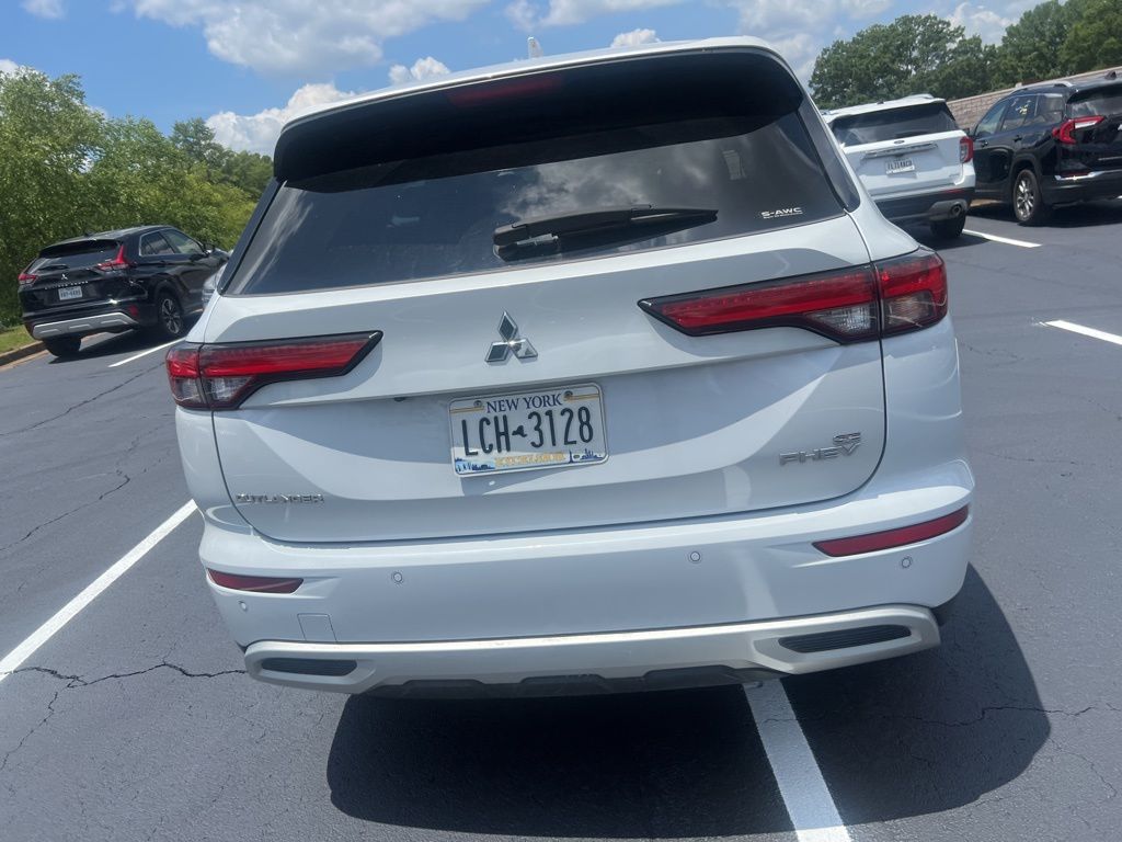 2023 Mitsubishi Outlander SE 7