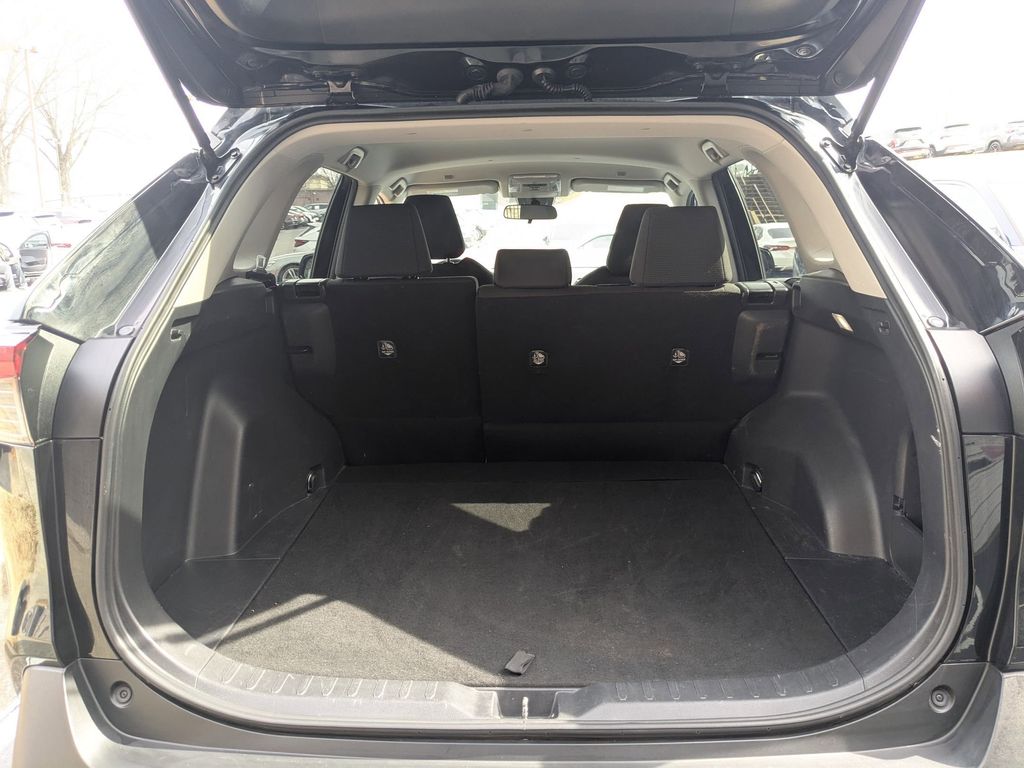 Thumbnail: 2023 Toyota RAV4 - 28