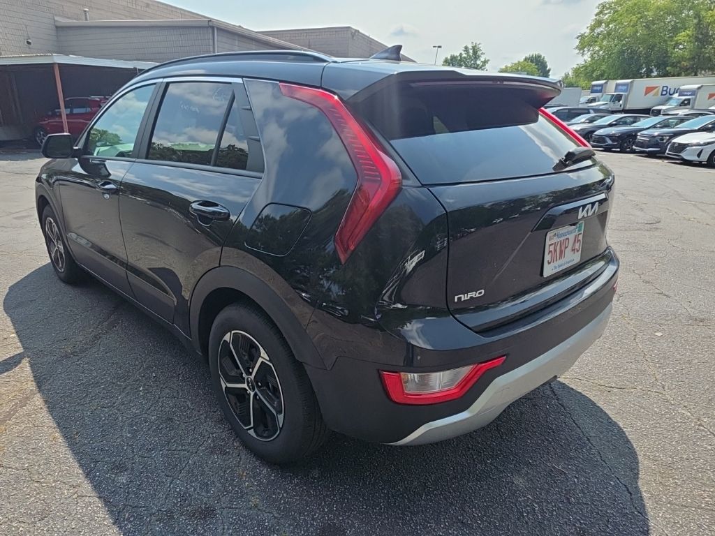 Thumbnail: 2025 Kia Niro - 8