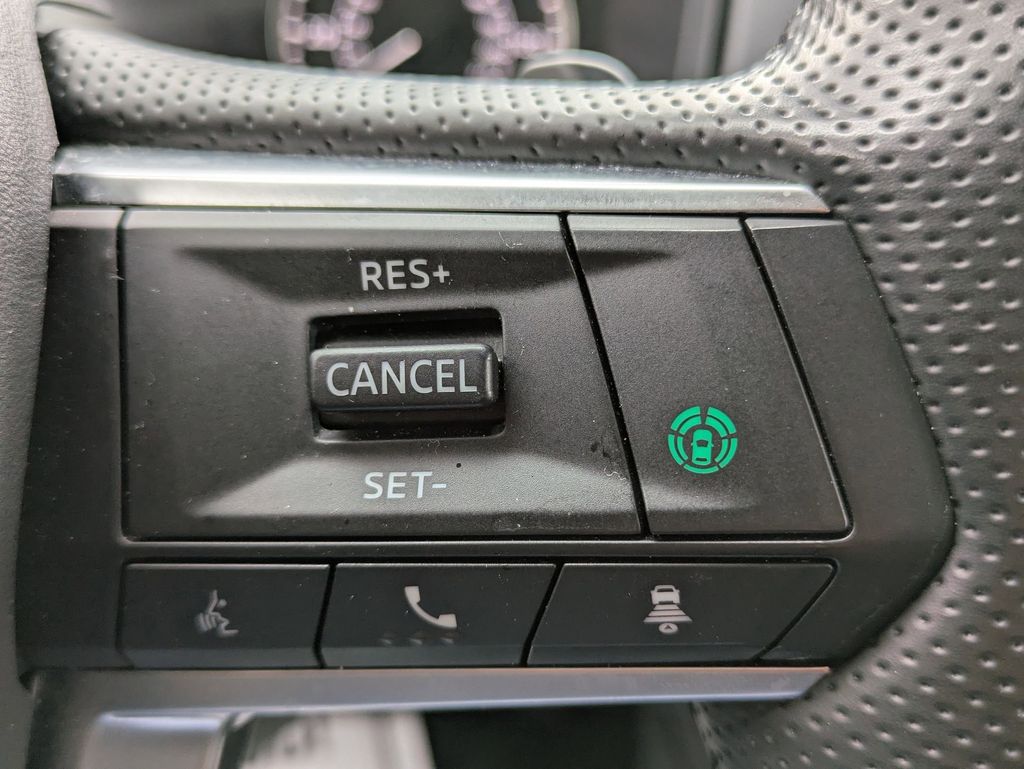 Thumbnail: 2024 Mitsubishi Outlander - 18