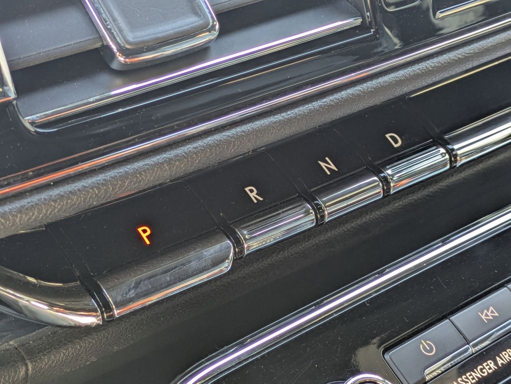 Thumbnail: 2023 Lincoln Navigator - 17