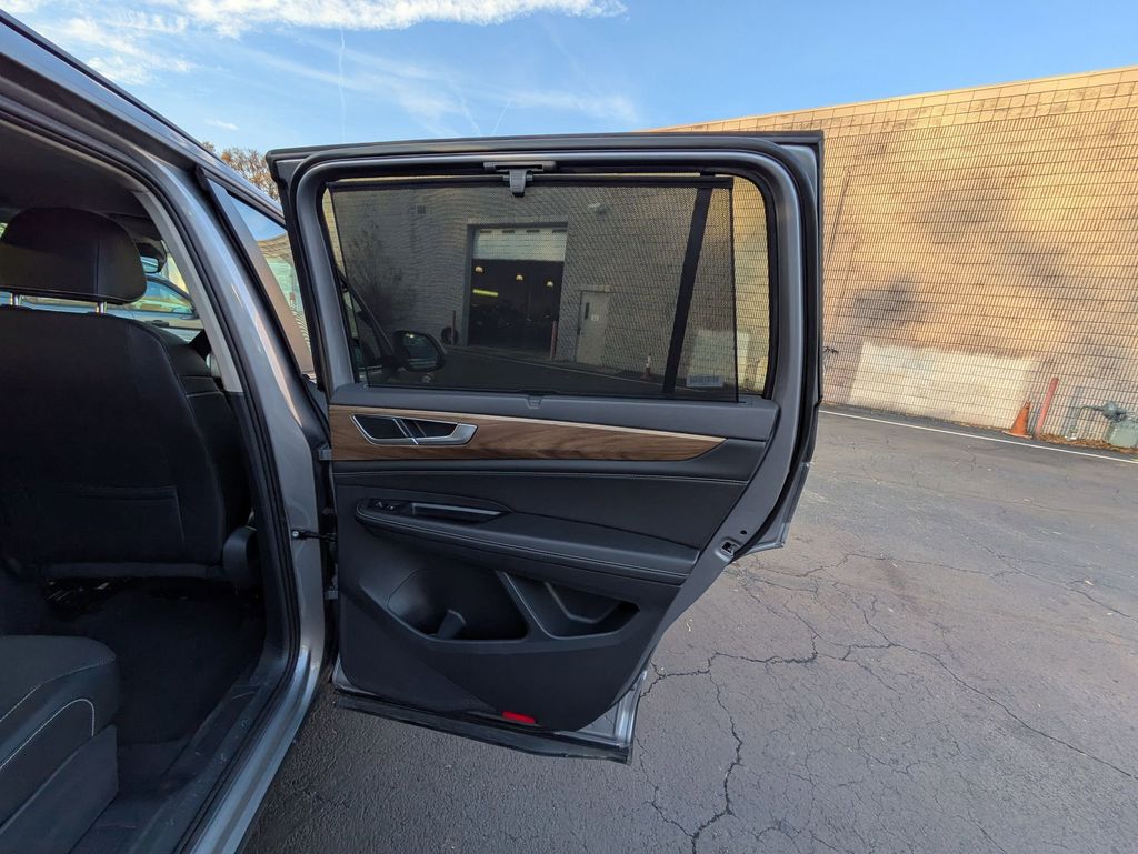 Thumbnail: 2025 Volkswagen Atlas - 25