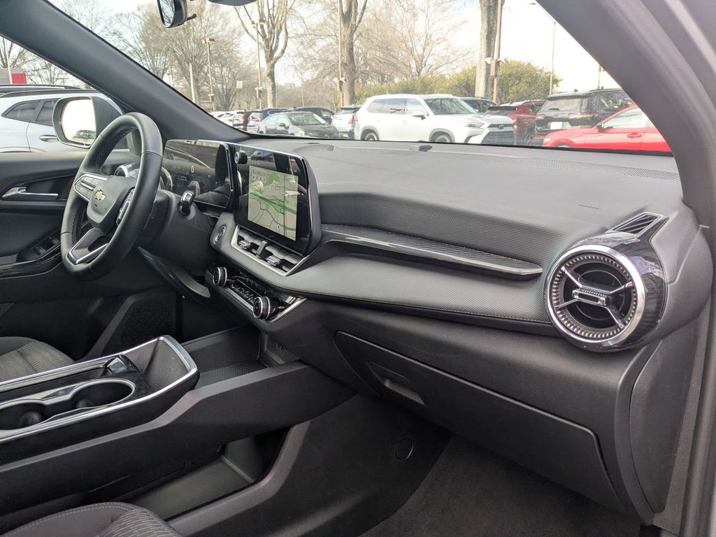 Thumbnail: 2025 Chevrolet Equinox - 32