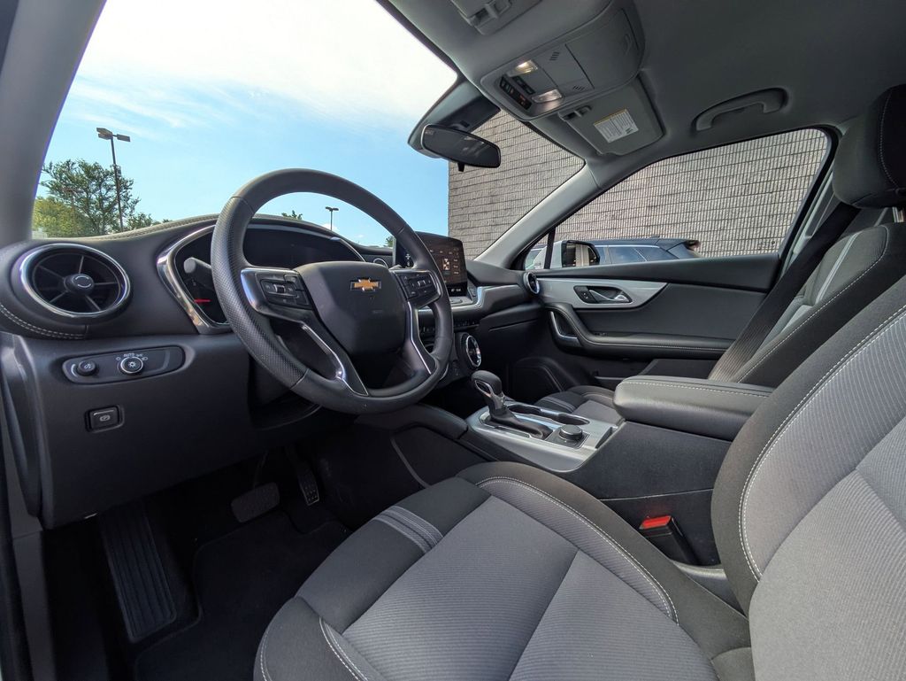 Thumbnail: 2025 Chevrolet Blazer - 15