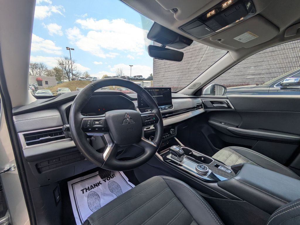 Thumbnail: 2025 Mitsubishi Outlander - 15