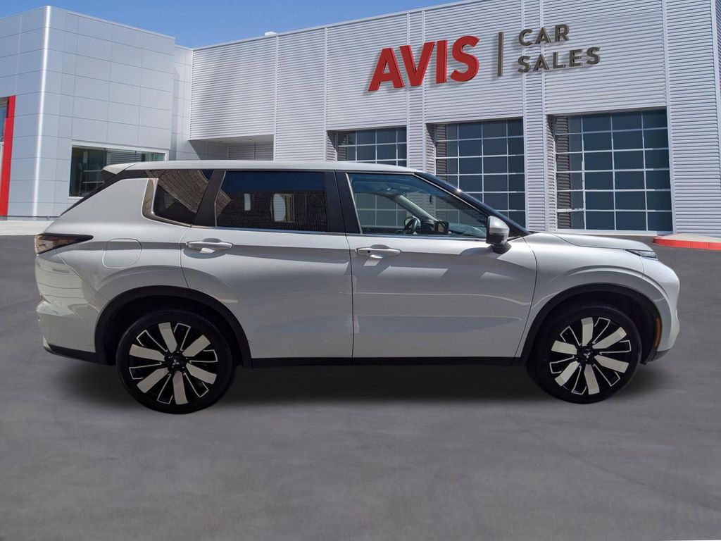 Thumbnail: 2025 Mitsubishi Outlander - 5