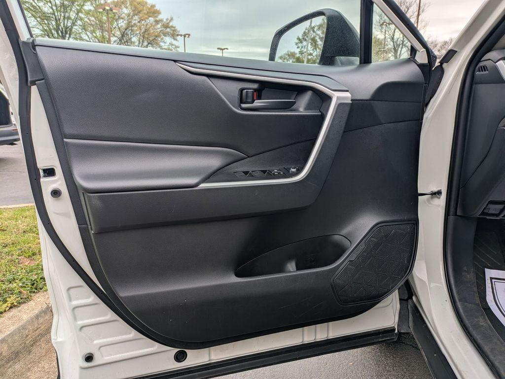 Thumbnail: 2025 Toyota RAV4 - 10