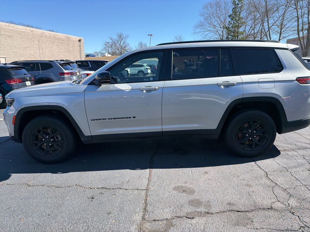 Thumbnail: 2024 Jeep Grand Cherokee L - 8