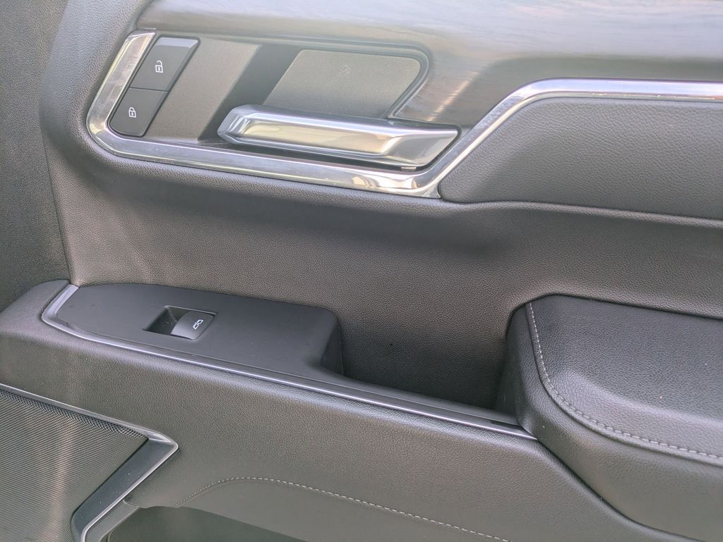 2024 GMC Sierra 1500 SLT 32