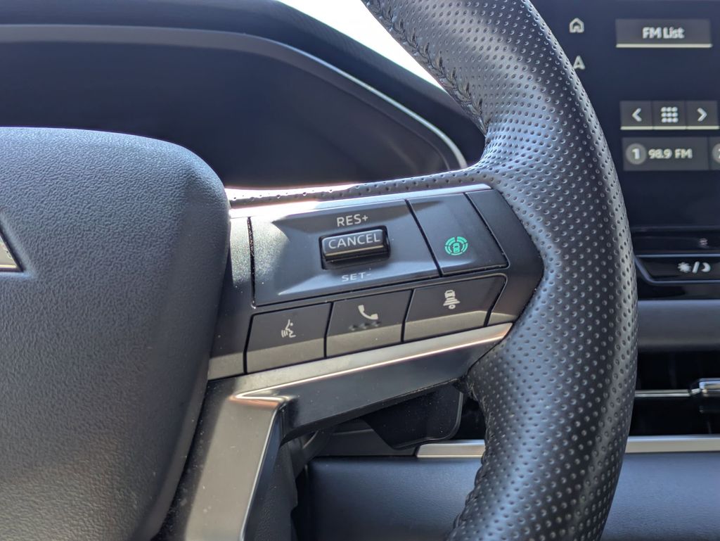 Thumbnail: 2025 Mitsubishi Outlander - 24