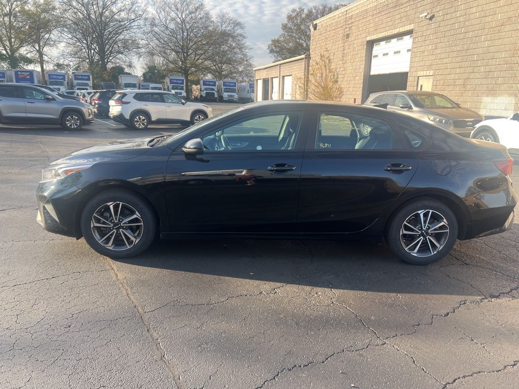 Thumbnail: 2023 Kia Forte - 9