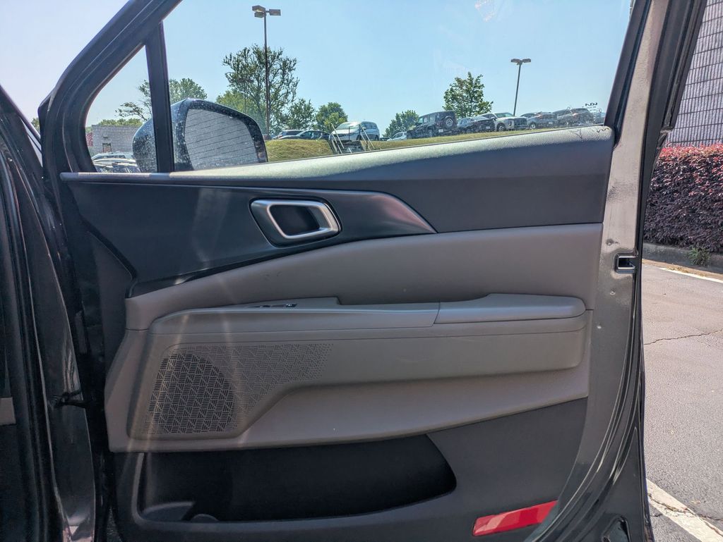 Thumbnail: 2025 Kia Carnival - 30