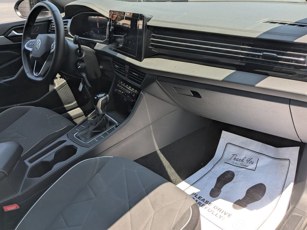 Thumbnail: 2025 Volkswagen Jetta - 31