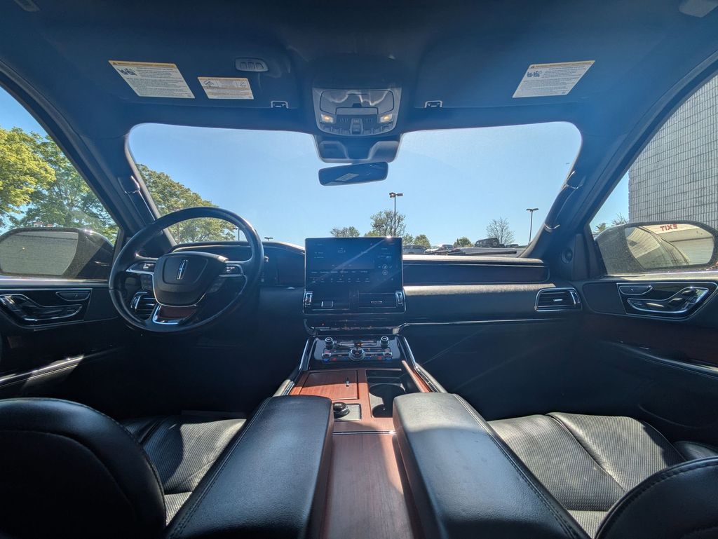 Thumbnail: 2023 Lincoln Navigator - 25